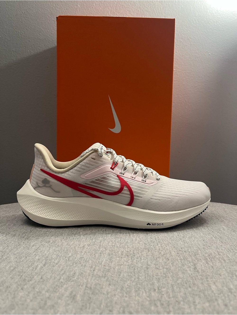 Nike Air Zoom Pegasus 39 Sail University Red Women's Shoe Size 7.5 FD4344-161 - Picture 2 of 11